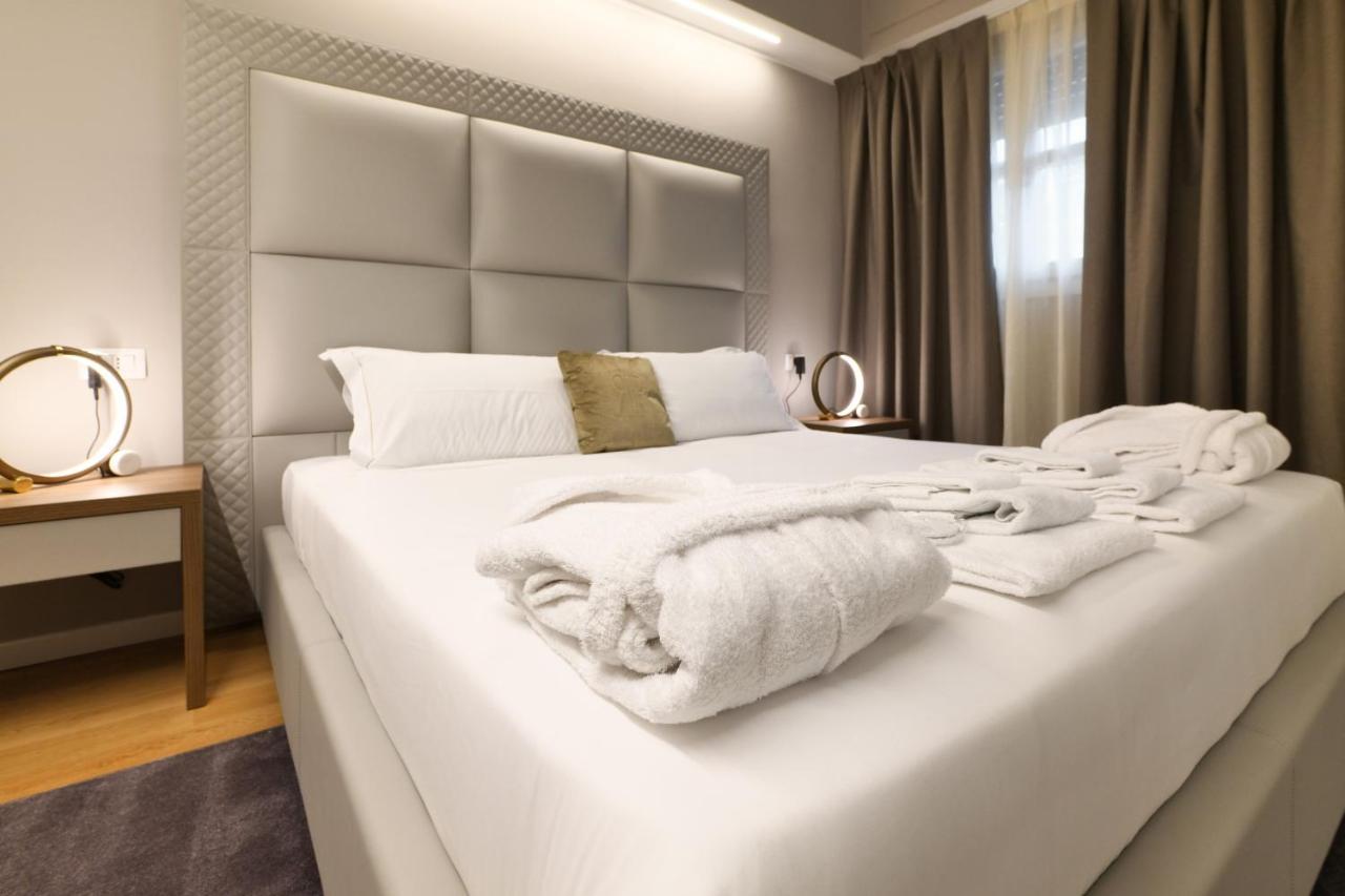 Prestige Boutique Aparthotel -Piazza Duomo มิลาน ภายนอก รูปภาพ